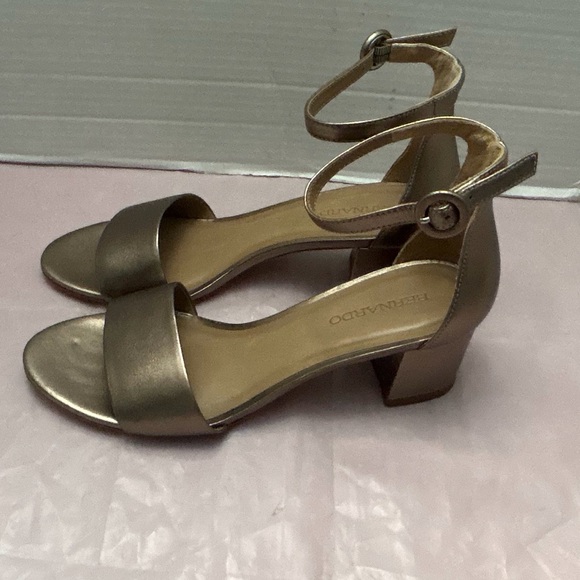 BERNARDO sandals - Picture 9 of 11